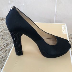Michael Kors 4” Nadia Pump Size 10M